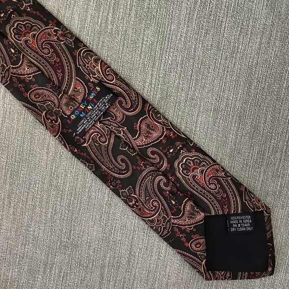 EUC Paisley Tie Necktie with Looney Tunes - Picture 5 of 6